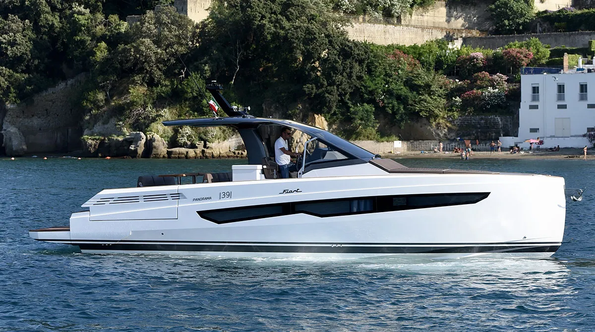 Fiart Mare Seawalker 39 Panorama: Boat cruising off the coast