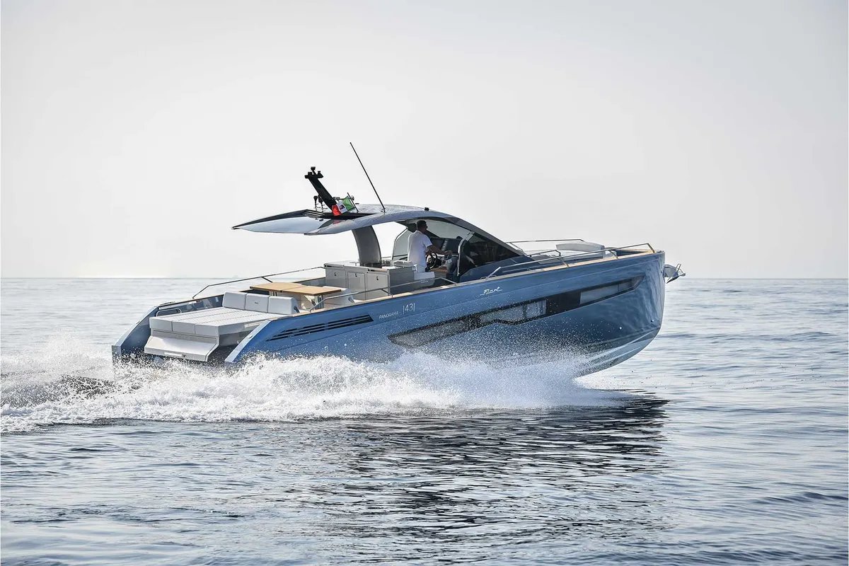 Fiart Mare Seawalker 43 Panorama: Bootsfahrt auf dem Meer