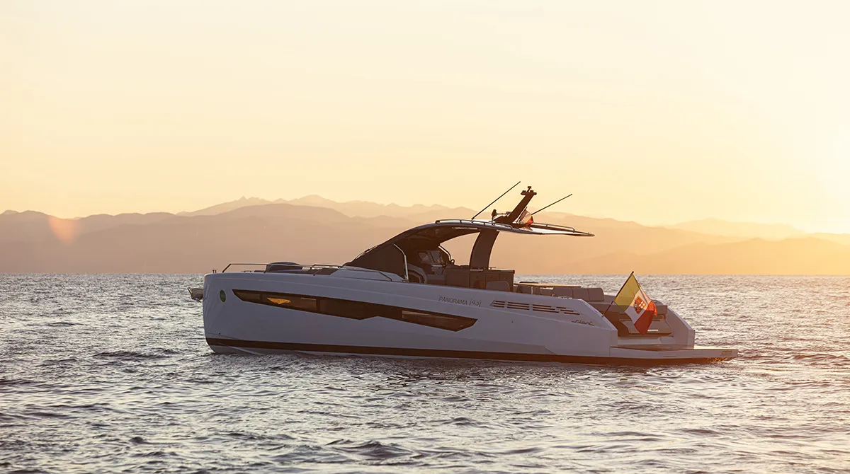 Fiart Mare Seawalker 43 Panorama: Boat cruising at sunset