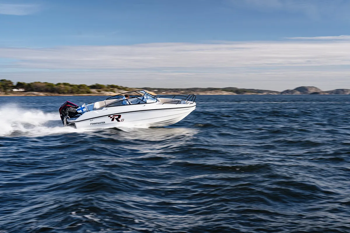 Finnmaster R6: Bootsfahrt auf dem Meer