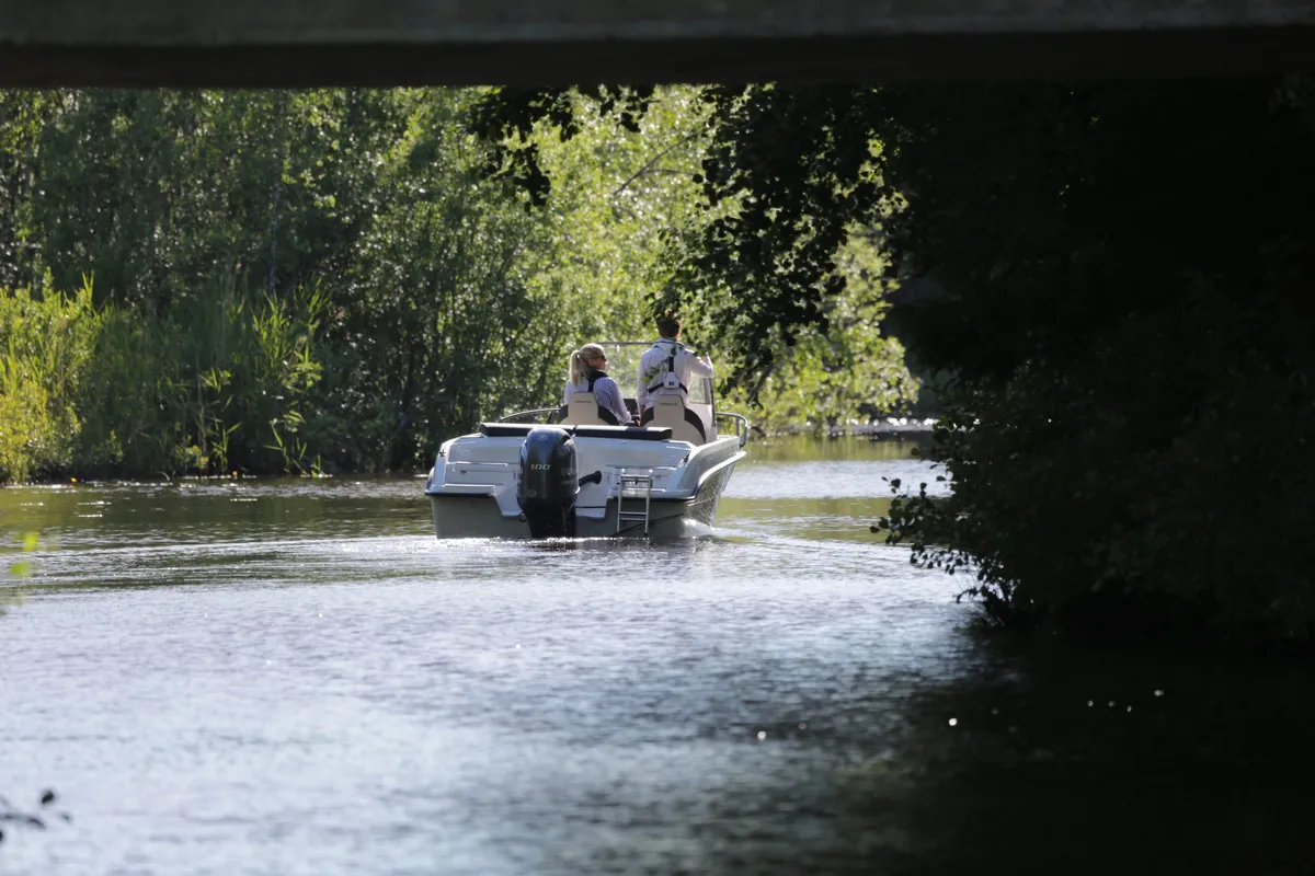 Finnmaster S5: Boat cruising on a river