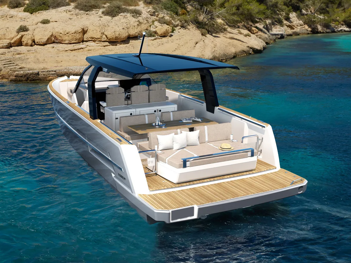 Fjord 39 XL: Boat moored off a rocky coast