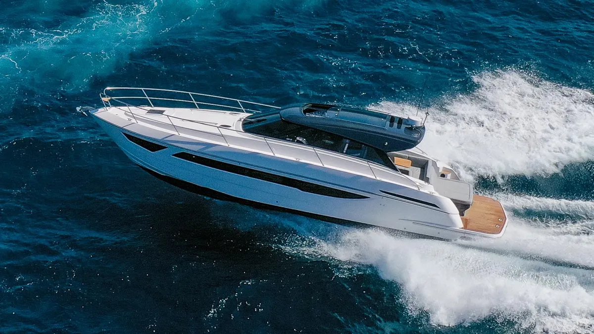 Focus Motor Yachts Power 44: Bootsfahrt auf dem Meer