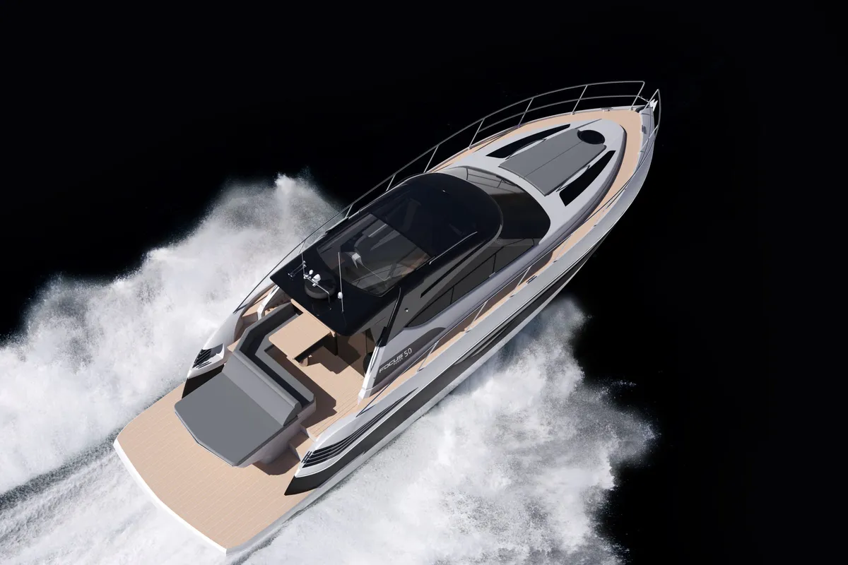 Focus Motor Yachts Power 50: Boat cruising through waves