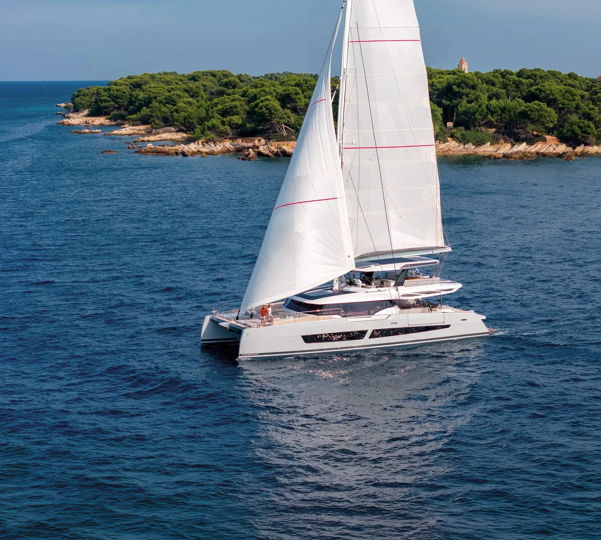 Fountaine Pajot FPY 80S: Segeln mit einem Katamaran vor der Küste