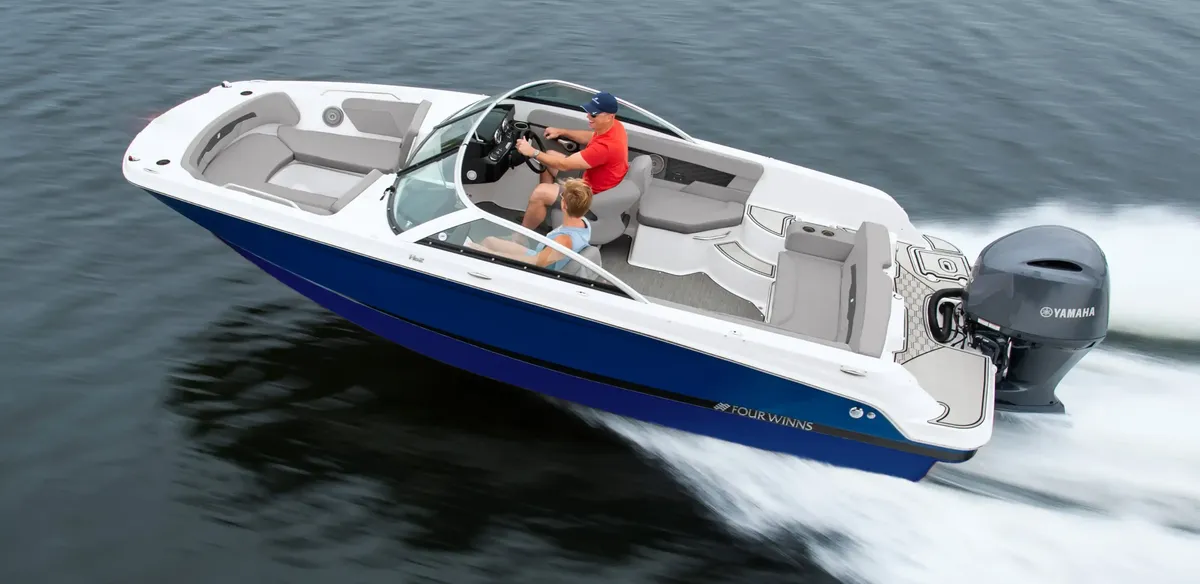Four Winns HD2 OB: Boat cruising on water