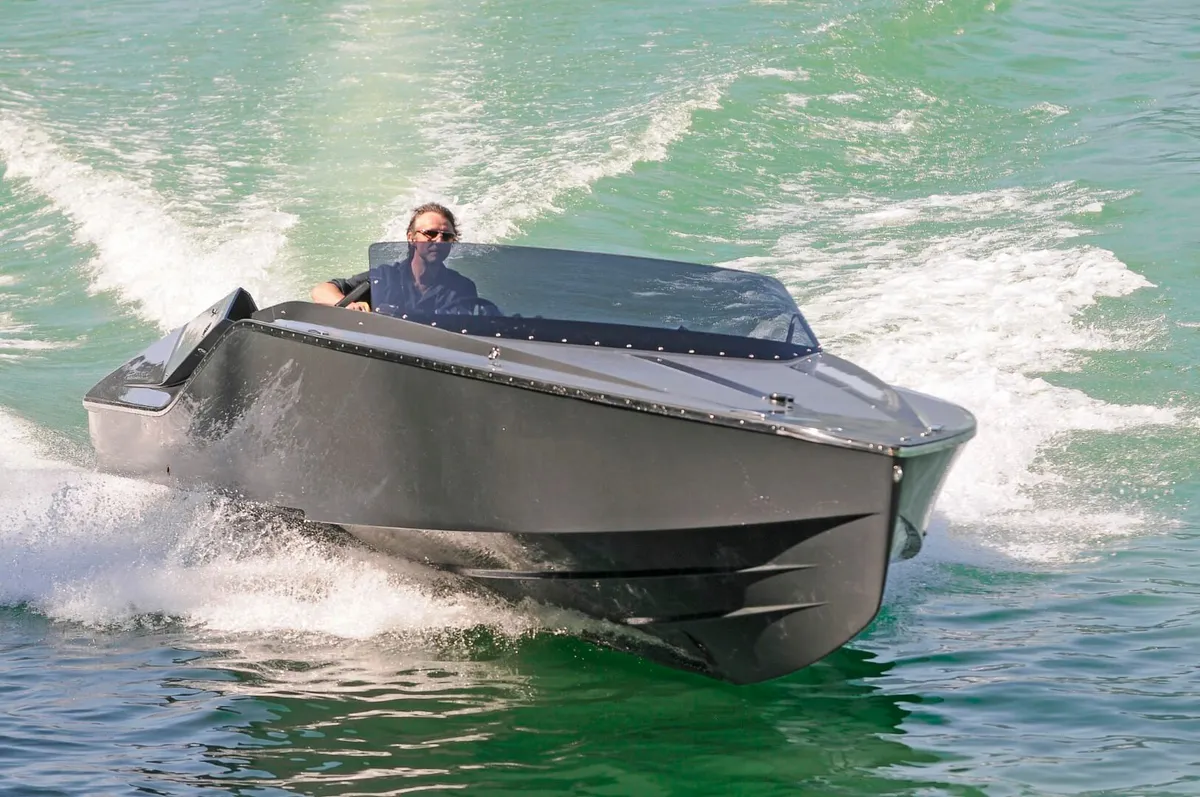 Frauscher 747 Mirage: Schnellbootfahrt auf dem Meer