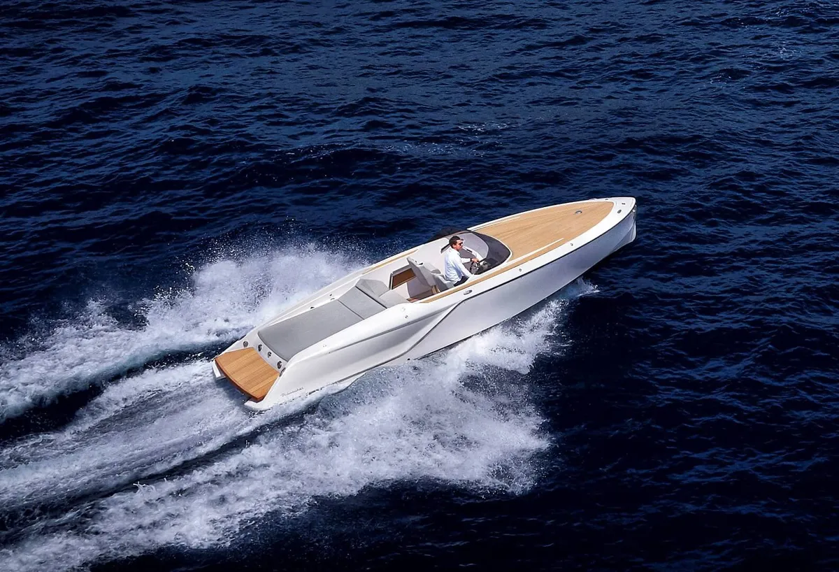Frauscher 858 Fantom: Bootsfahrt auf dem Meer