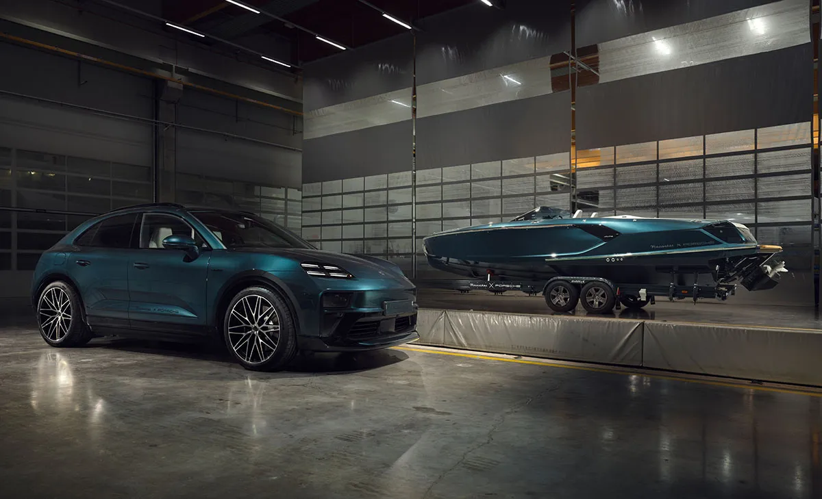 Frauscher x Porsche 790 Spectre: Un bateau sur une remorque, avec une voiture