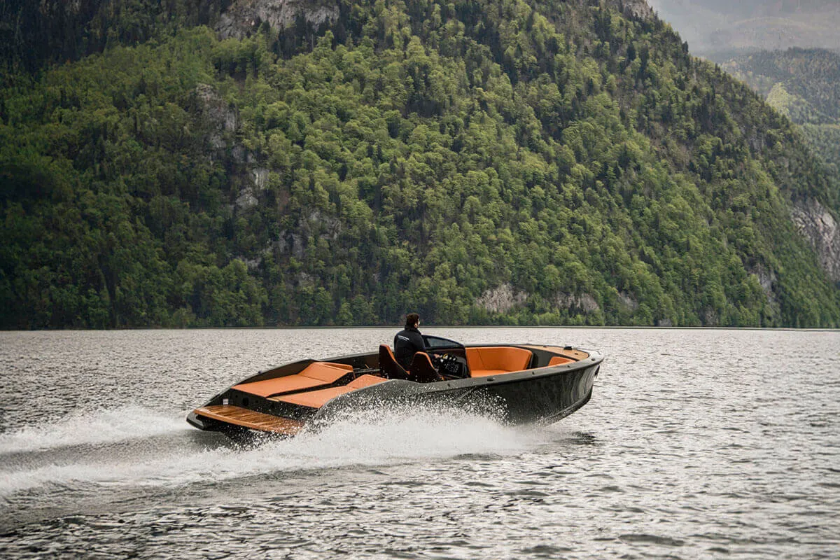 Frauscher x Porsche 850 Fantom Air: Promenade en hors-bord sur un lac