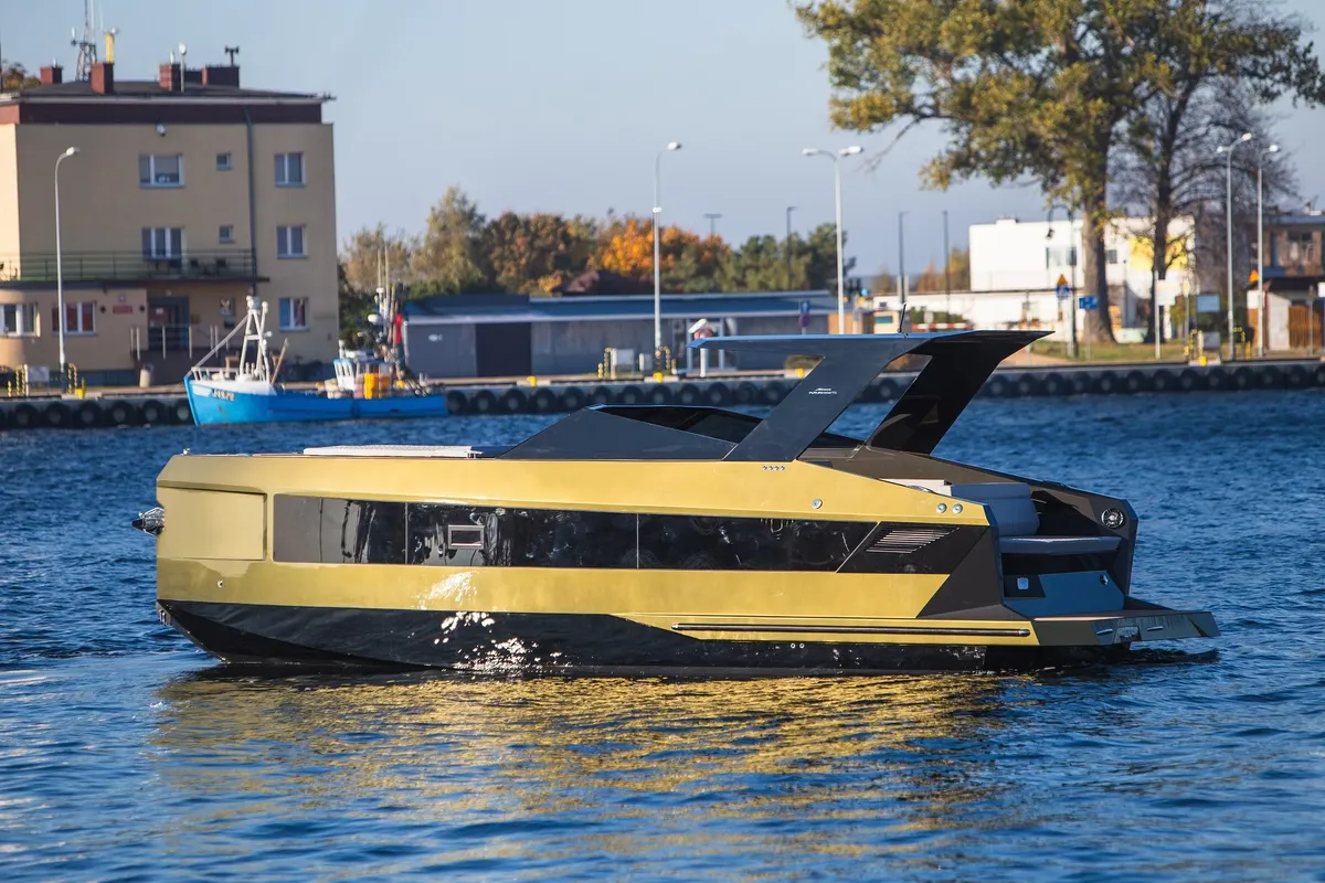 Futuro Boats RX 30: Golden boat cruising into harbour