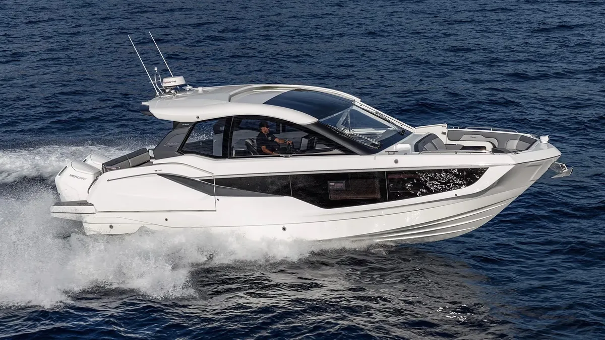 Galeon Yachts 375 GTO: White boat cruising at sea