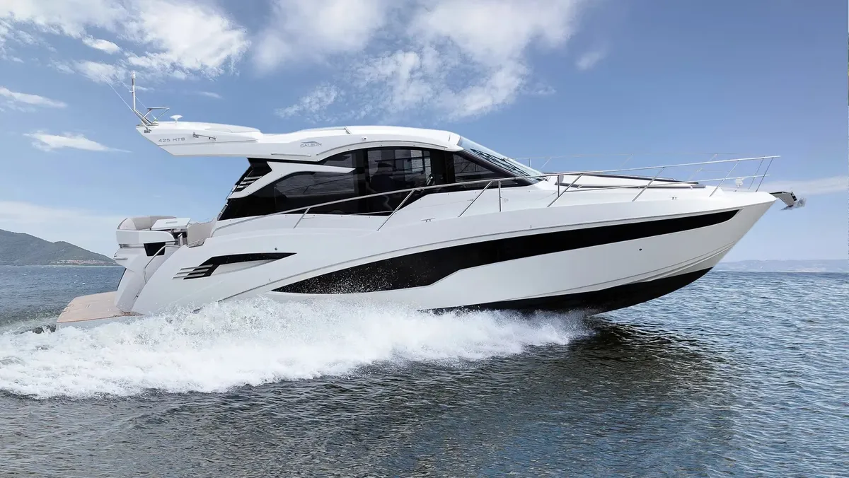 Galeon Yachts 425 HTS: A white motorboat cruising at sea