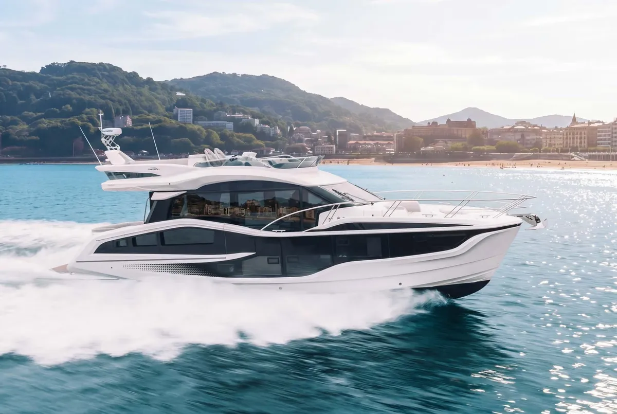 Galeon Yachts 520 FLY: Yachtfahrt auf dem Meer
