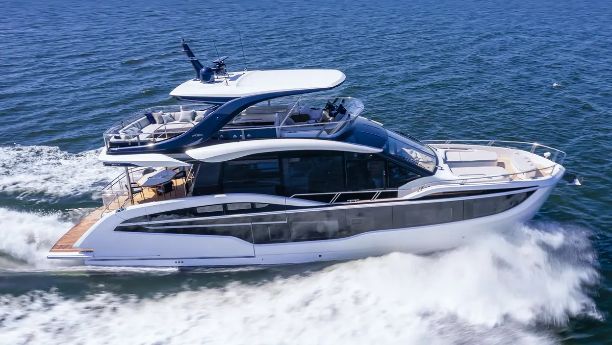 Galeon Yachts 620 FLY: Yacht cruising at sea