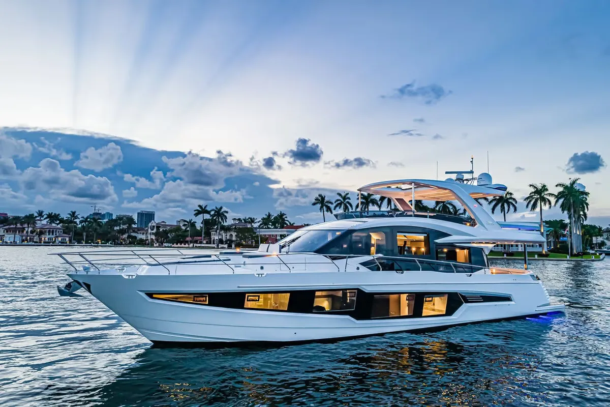 Galeon Yachts 680 FLY: Yacht moored at sunset