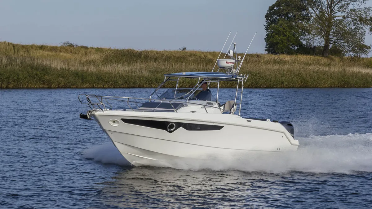 Galia 770 Sundeck: Seitenansicht in Fahrt