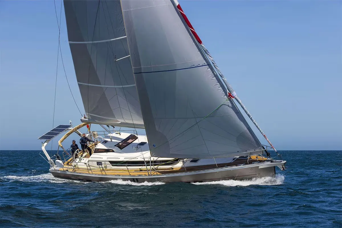 Garcia Exploration 52: Seitenansicht beim Segeln
