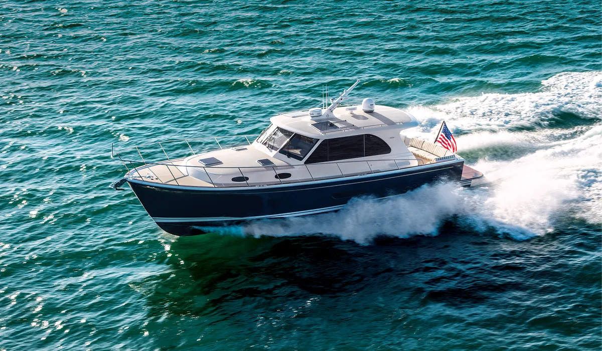 Grand Banks Eastbay 44: Boat cruising at sea