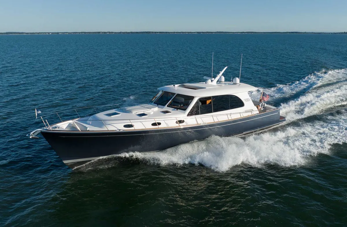 Grand Banks Eastbay 60: Bootsfahrt auf dem Meer