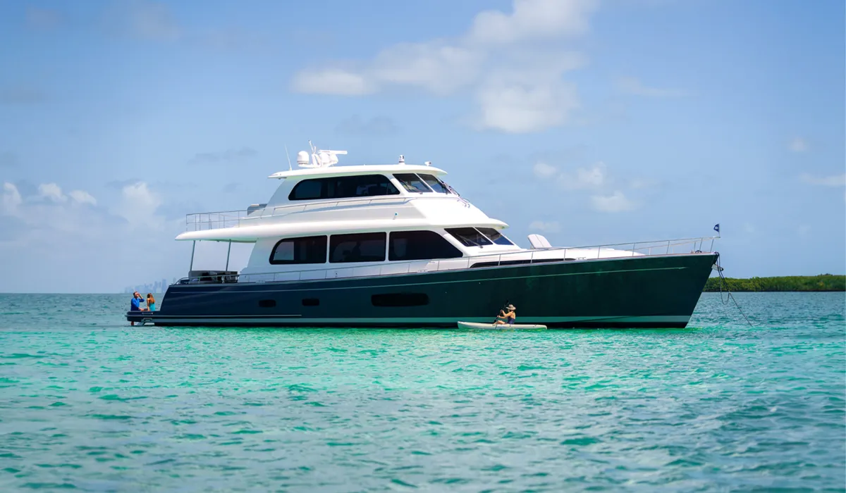 Grand Banks 85: Yacht at anchor at sea