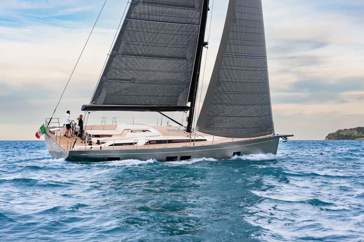 Grand Soleil 60 Long Cruise: Sailing boat sailing at sea