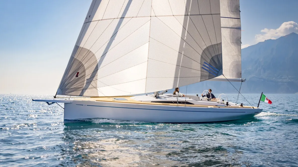Grand Soleil GS Blue: Segelboot auf dem Meer