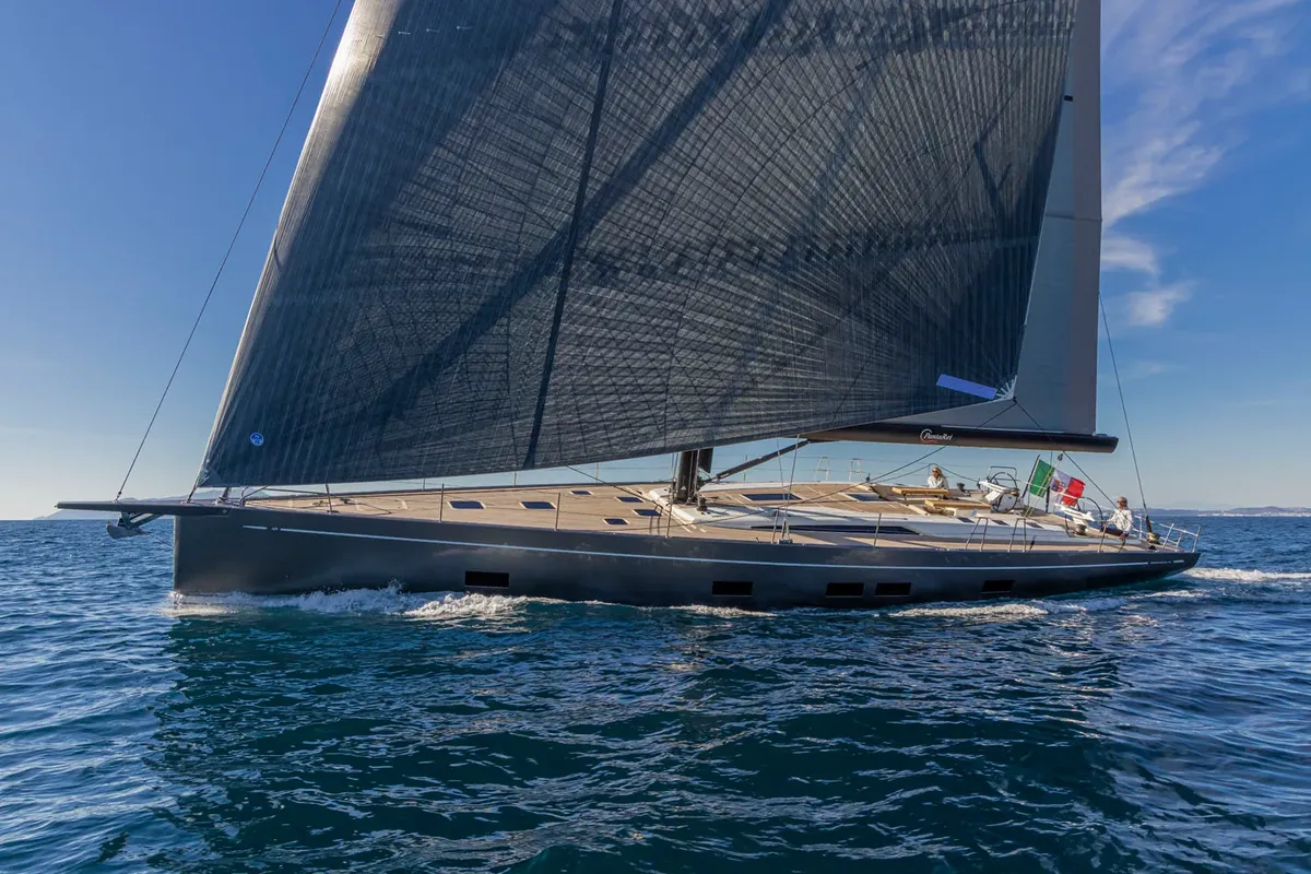 Grand Soleil Plus 72 Performance: Segelboot auf dem Meer