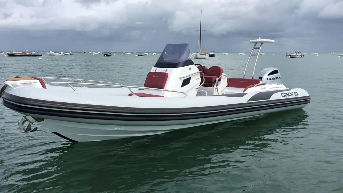 Grand G750: RIB on the water