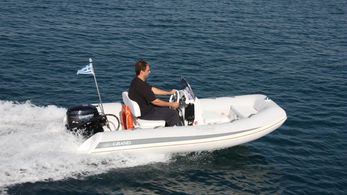 Grand S370NL: Rubber dinghy cruising at sea