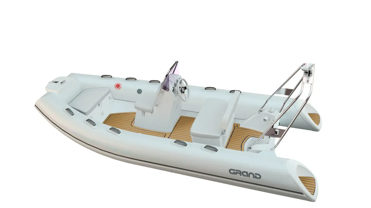 Grand S420NL: Rubber dinghy with steering console on a white background