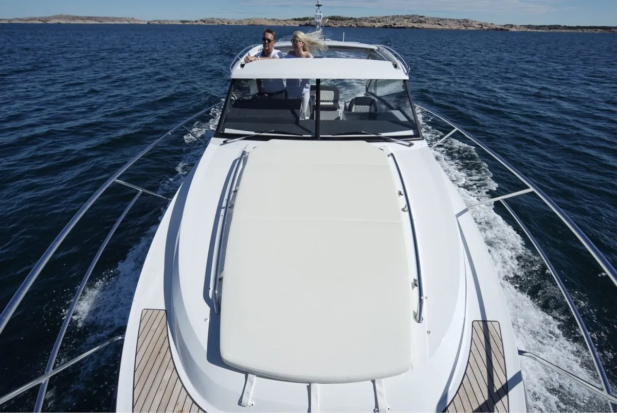 Grandezza 34 OC: Boat cruising at sea with a couple on board