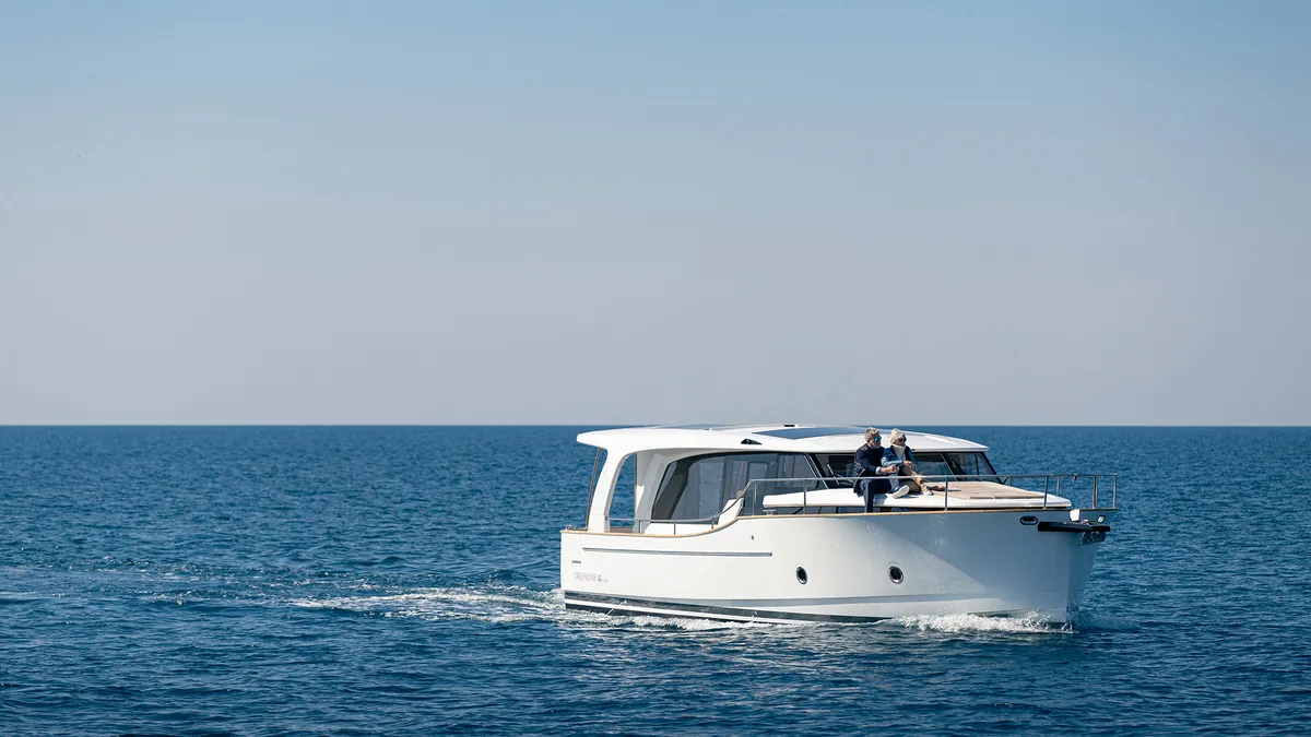 Greenline 40: Boat cruising at sea