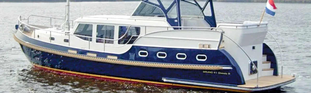 Gruno Motoryachten Classic 27: Motorboat cruising on the water