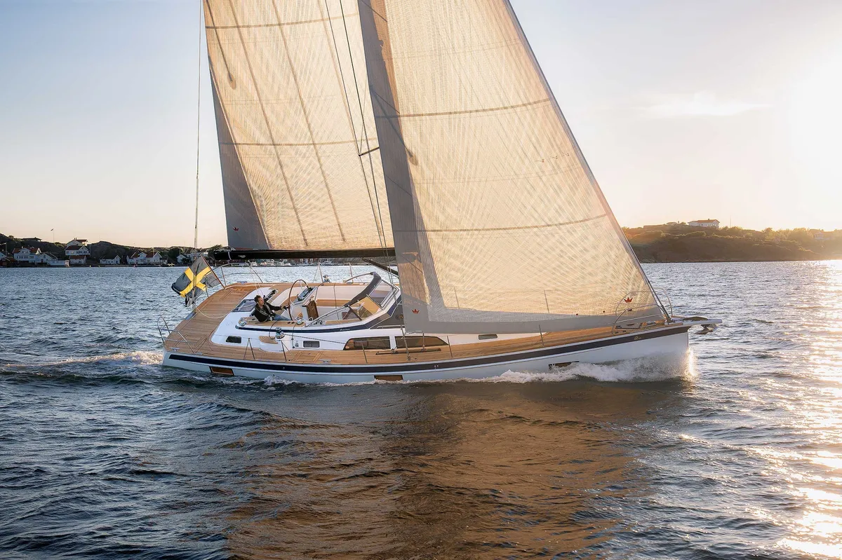Hallberg-Rassy 44 Mk II: Sailing boat at sunset
