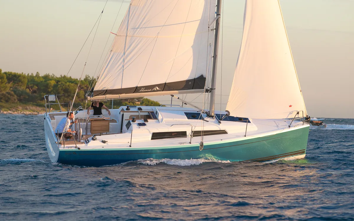 Hanse Yachts 315: Sailing boat at sea