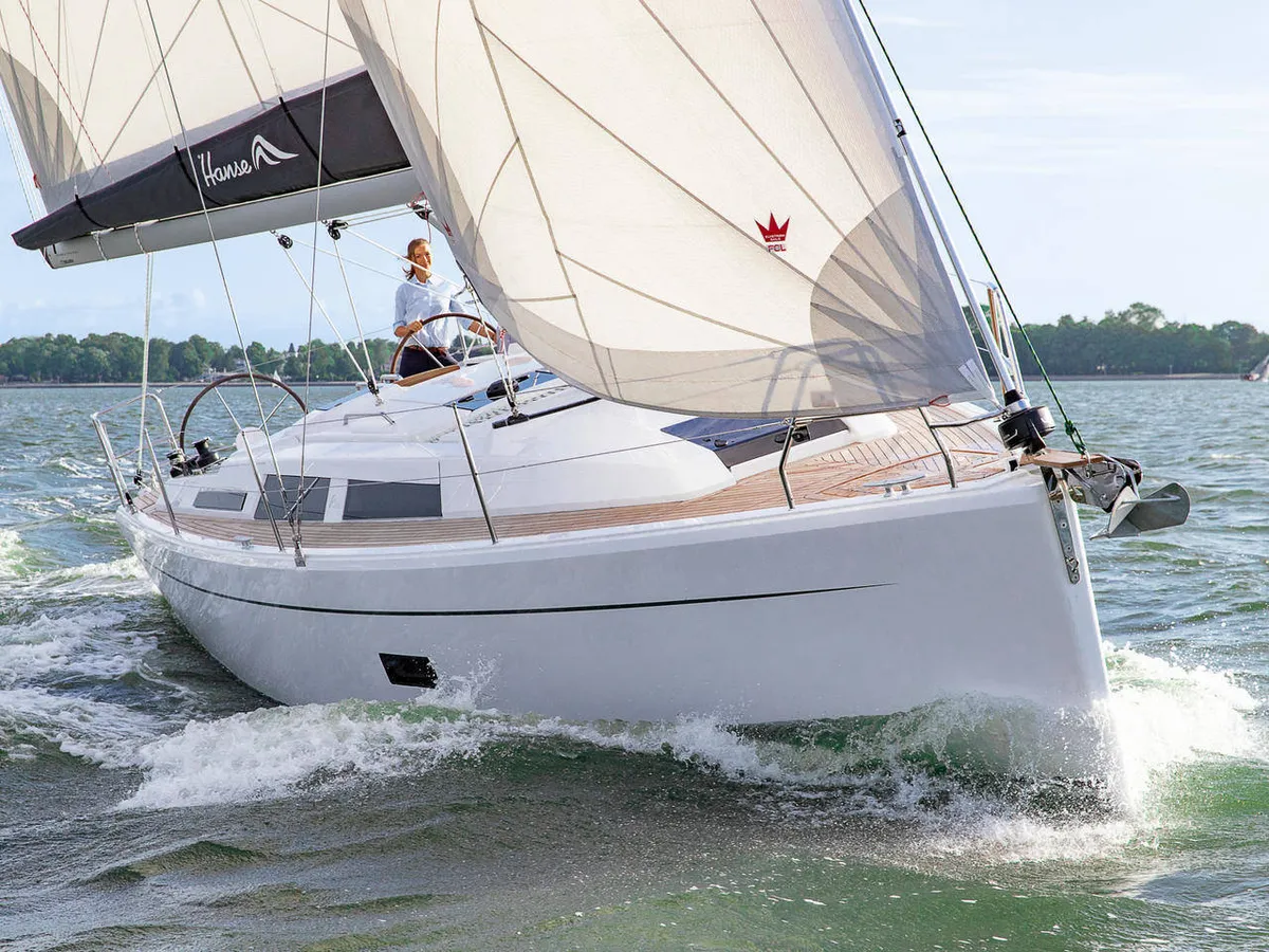 Hanse Yachts 348: Segelboot auf dem Wasser