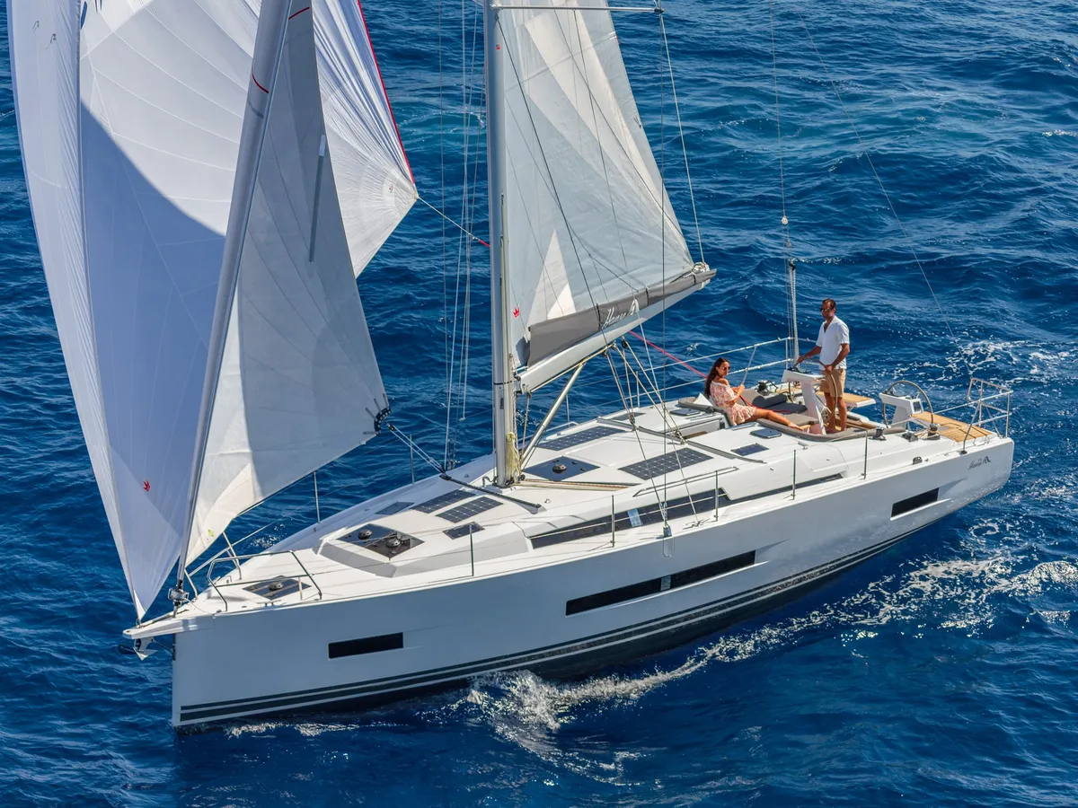 Hanse Yachts 410: Sailing boat at sea