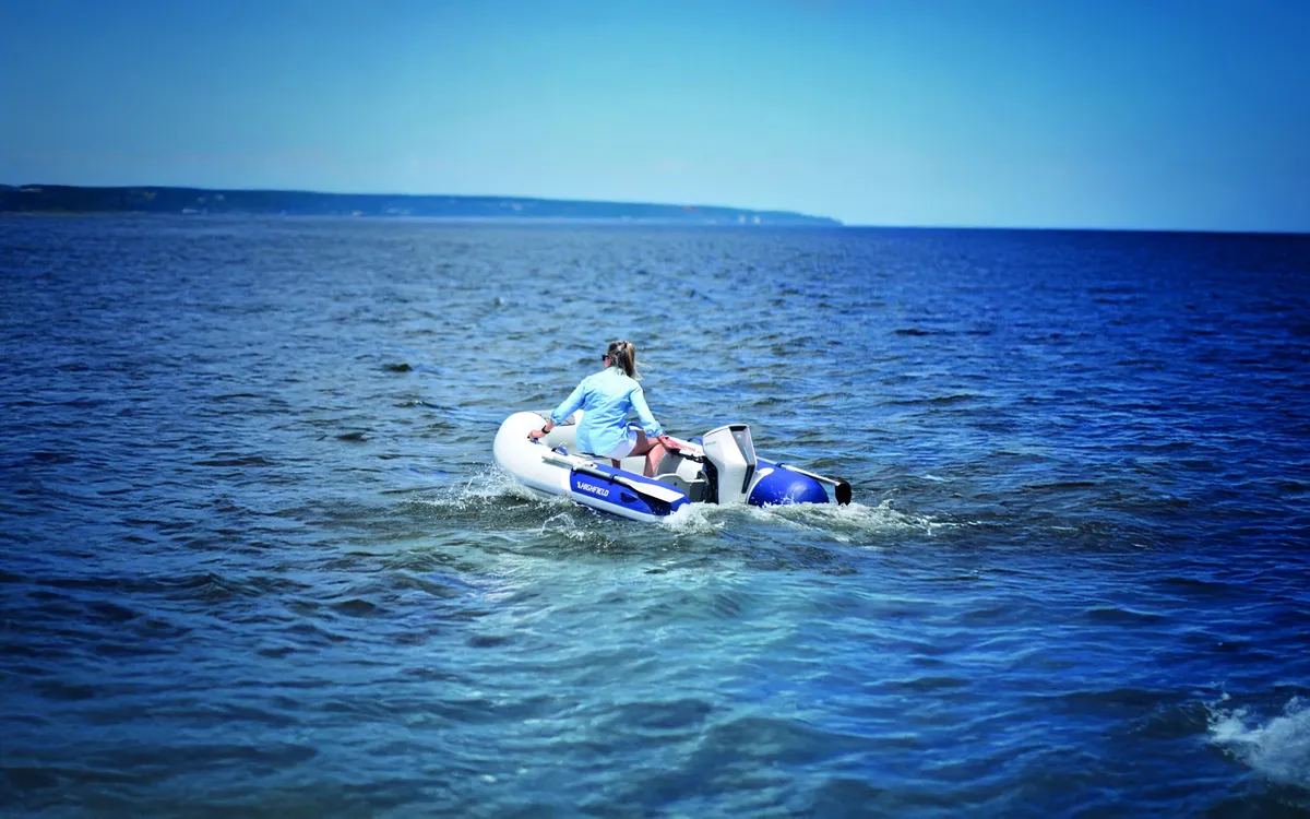 Highfield Boats Roll Up EasyGo 250: Inflatable boat cruising at sea
