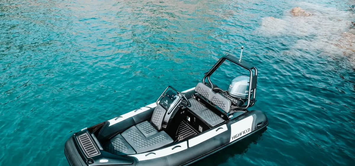 Highfield Boats Sport 390: Rubber dinghy on turquoise water