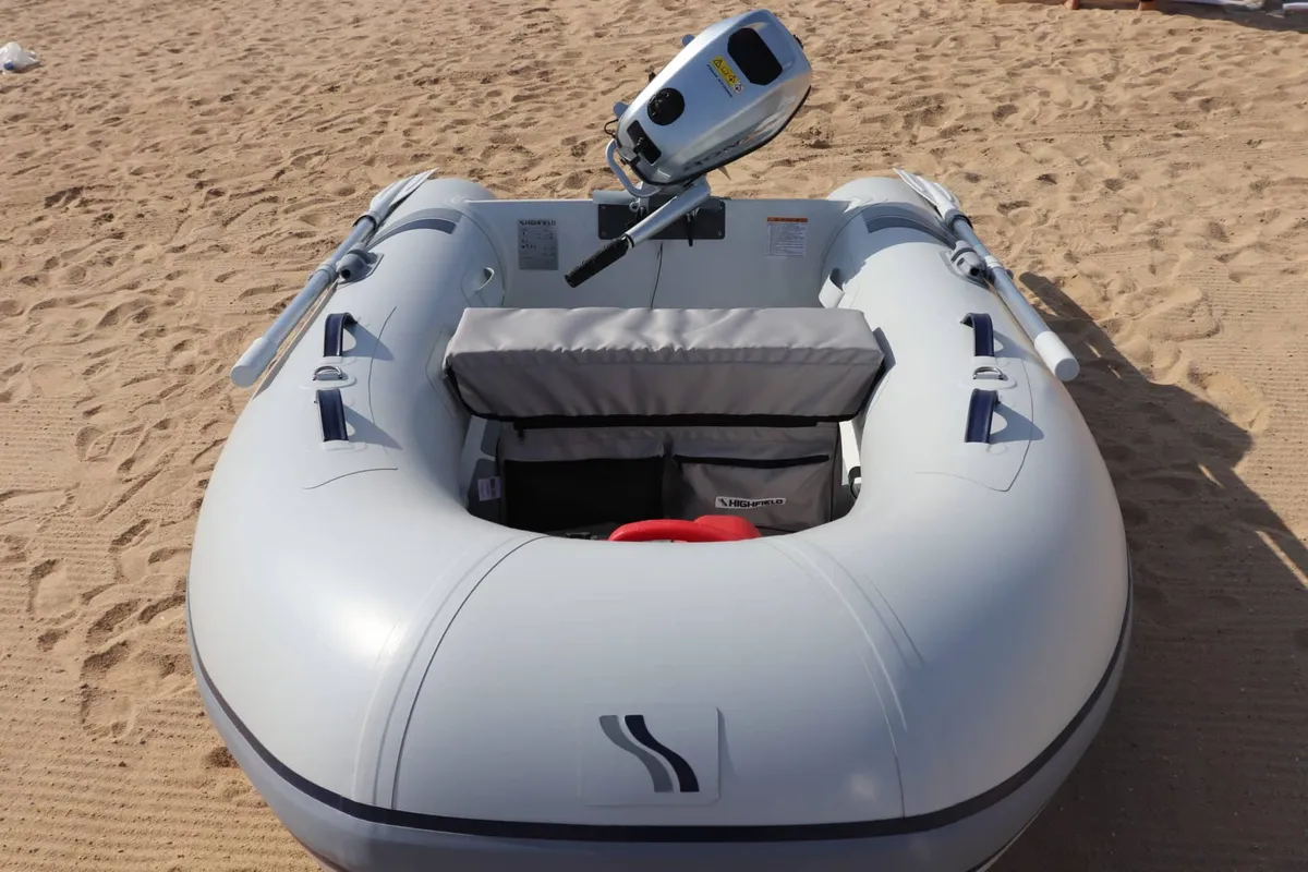 Highfield Boats Ultralite 240: Inflatable boat with an outboard motor on a beach