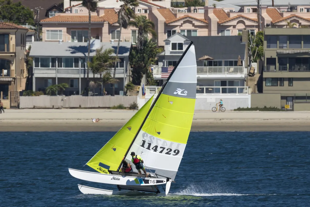 Hobie 16: Seitenansicht während der Fahrt