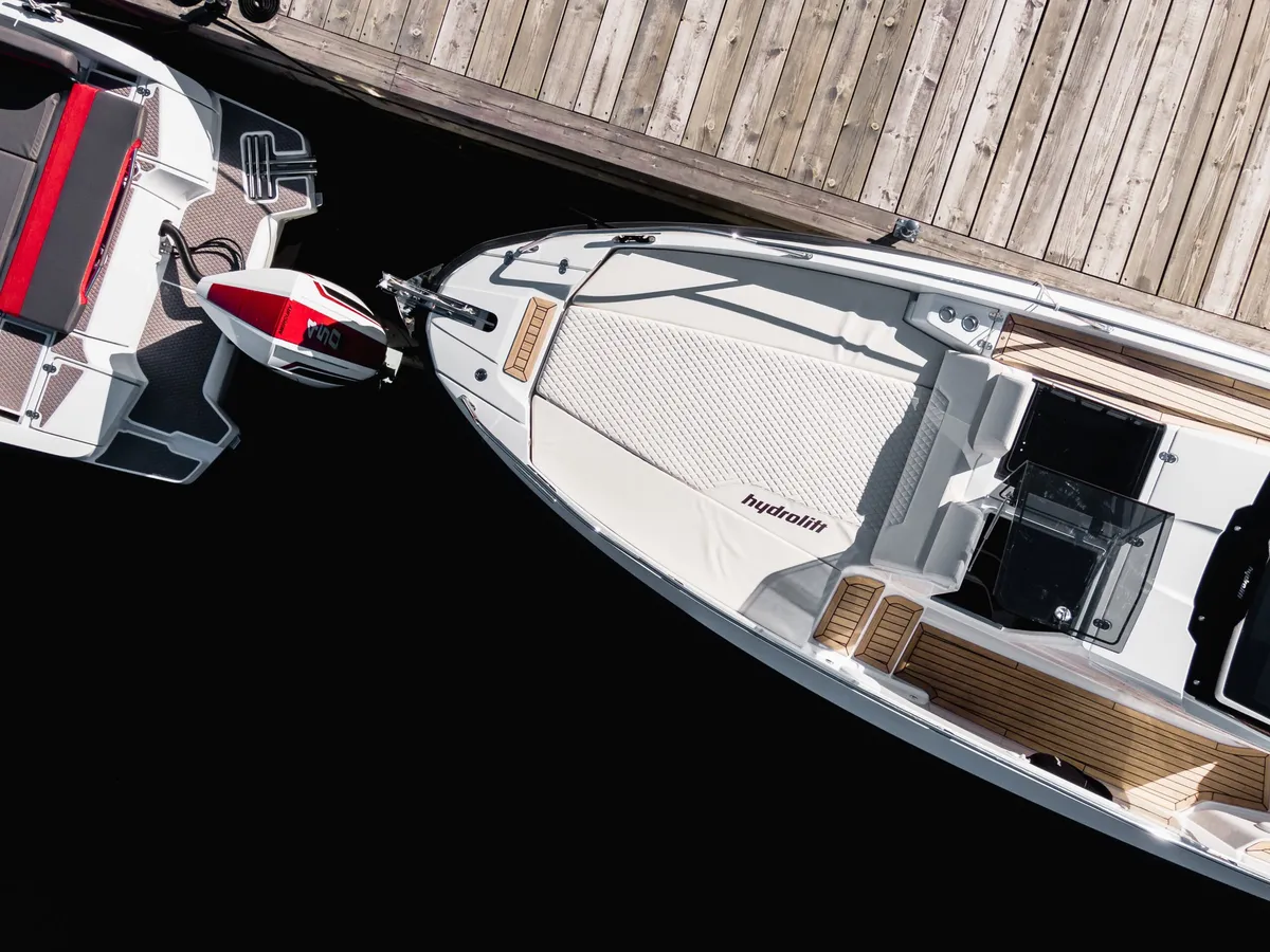 Hydrolift X-32 S: Boats seen from above at a jetty