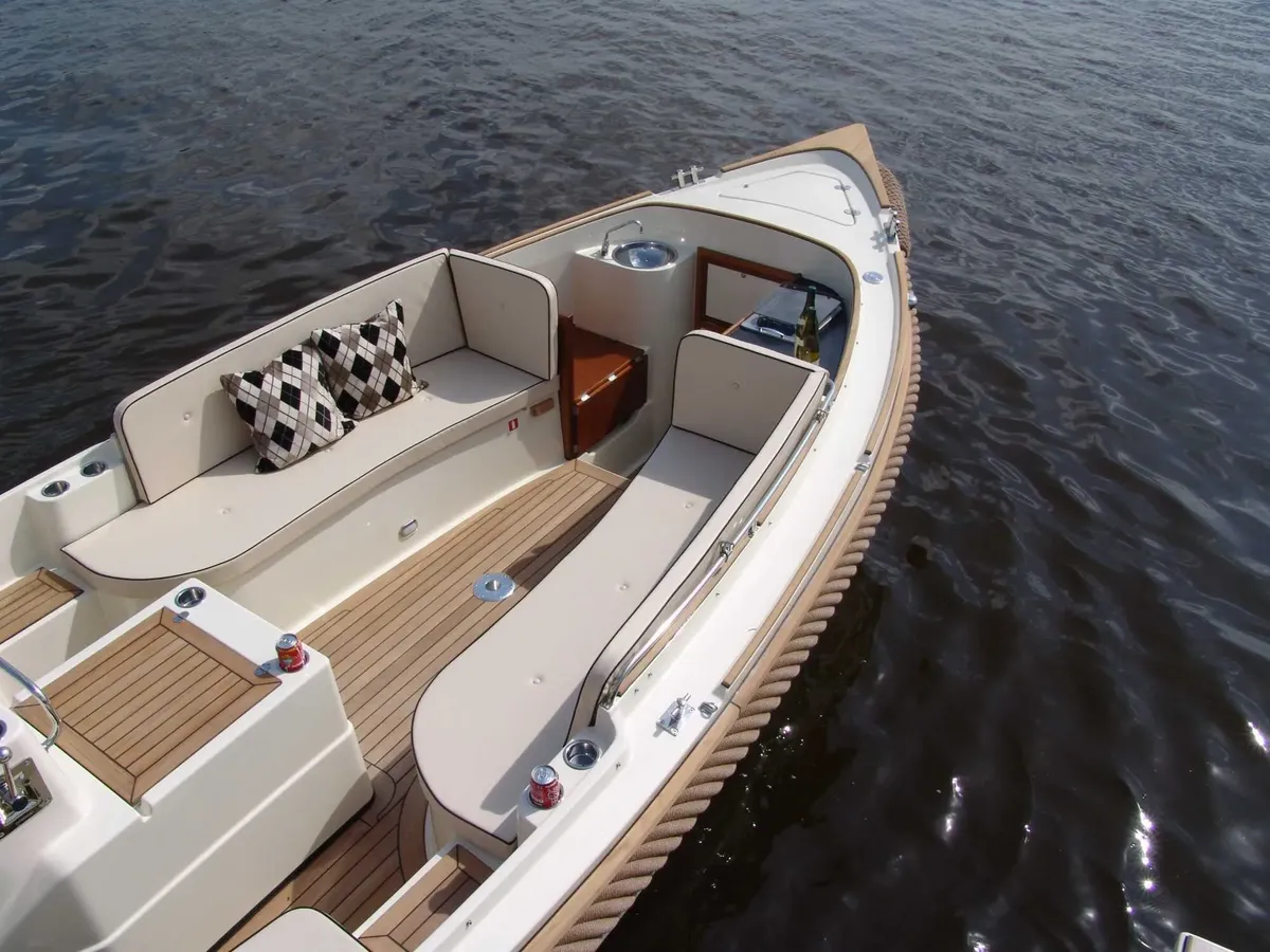 Interboat 22 Xplorer: Luftaufnahme am Steg