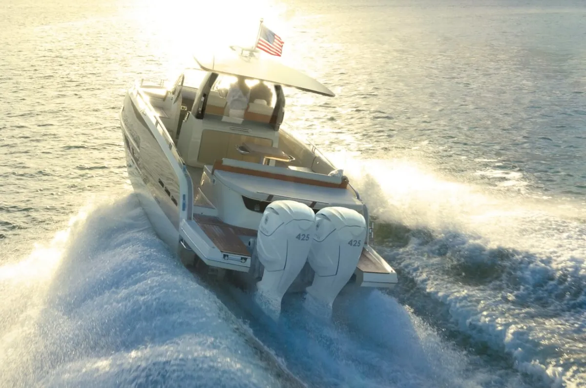Invictus Yacht GT370S: Boat cruising through waves