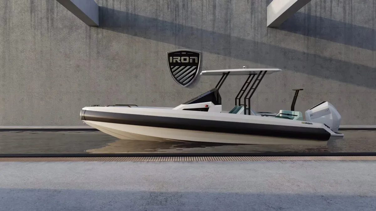 IRON Boats 707: Boat with a T-top for a wall