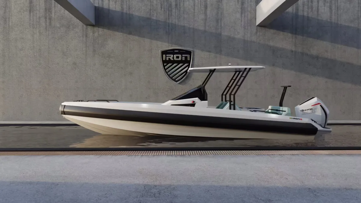 IRON Boats 767: Speedboat moored at the quay