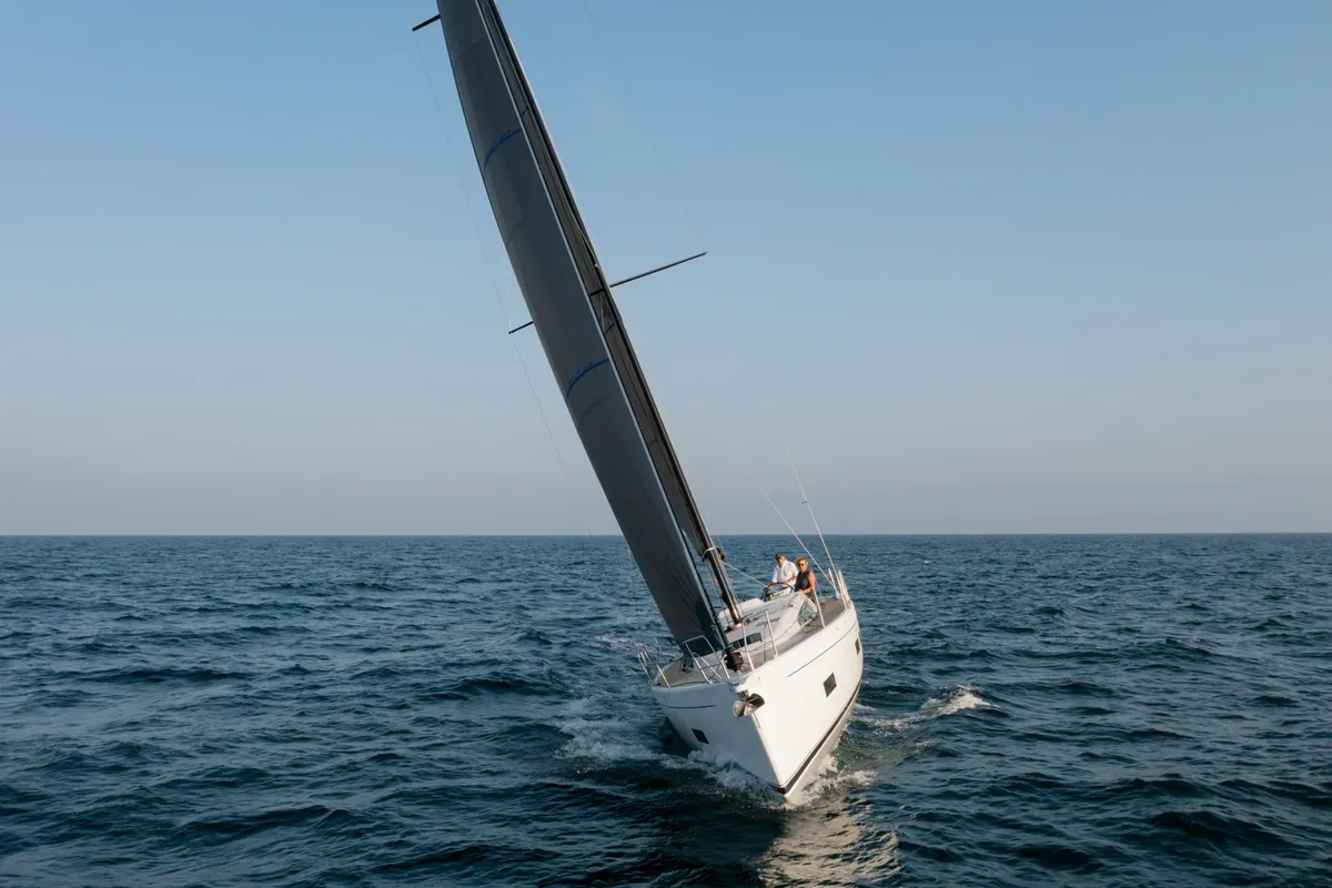 J/Boats 40: Sailing boat sailing on the open sea