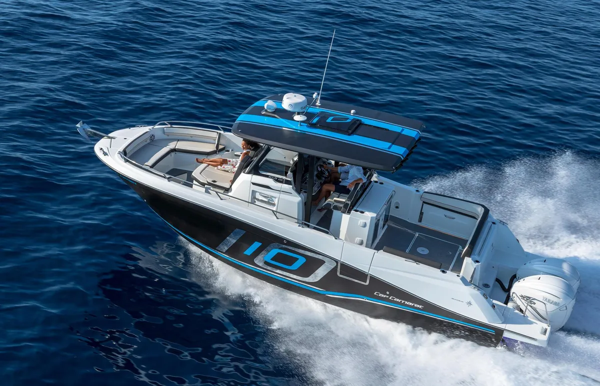 Jeanneau Cap Camarat 10.5 CC: Bootsfahrt auf dem Meer