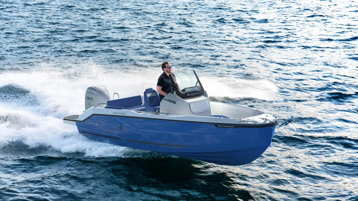 Jeanneau Cap Camarat 6.0 CC: Bootsfahrt auf dem Meer